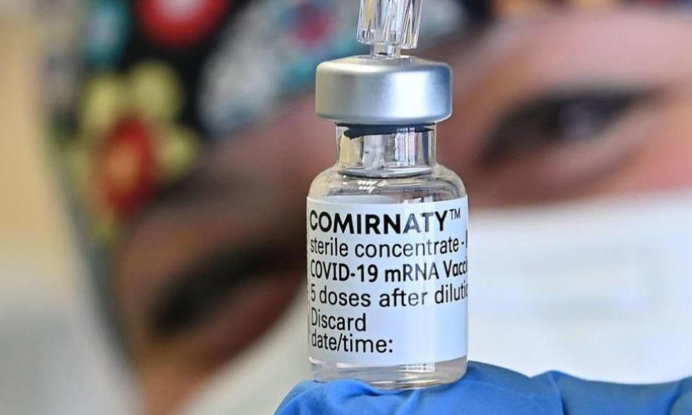 Pfizer y BioNTech iniciaron a estudiar una vacuna basada en la variante Ómicron. Pfizer y BioNTech iniciaron a estudiar una vacuna basada en la variante Ómicron.