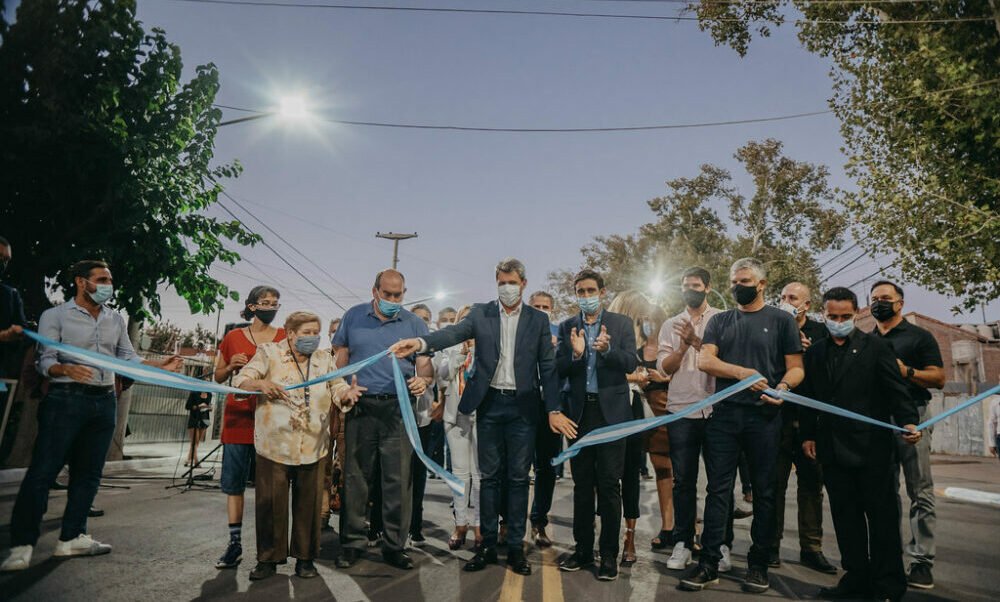 Uñac inauguró la primera etapa de ensanche y repavimentación de calle Urquiza. Uñac inauguró la primera etapa de ensanche y repavimentación de calle Urquiza.
