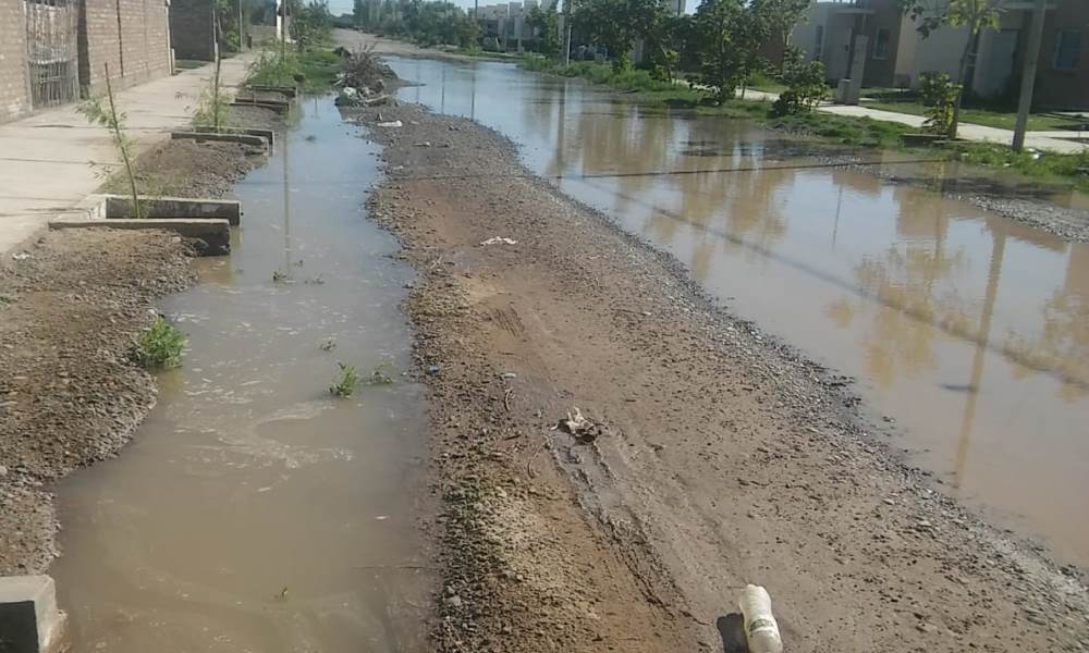 Vecinos del Barrio Valle Grande continúan los reclamos por las calles inundadas. Vecinos del Barrio Valle Grande continúan los reclamos por las calles inundadas.