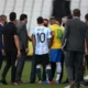 La FIFA determinó que el partido suspendido entre Brasil y Argentina debe repetirse.