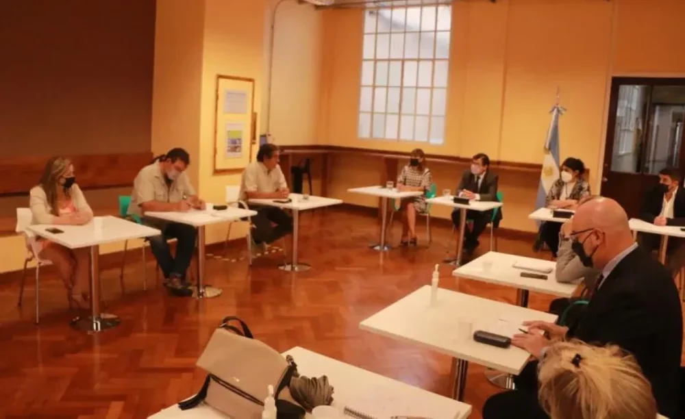 El Gobierno nacional y los estatales acordaron otro 14% de aumento en dos tramos y alcanzan un 54% anual. El Gobierno nacional y los estatales acordaron otro 14% de aumento en dos tramos y alcanzan un 54% anual.