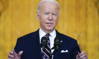 Biden anuncia más sanciones a Rusia para limitar su capacidad de hacer negocios para aislarla de la economía mundial.