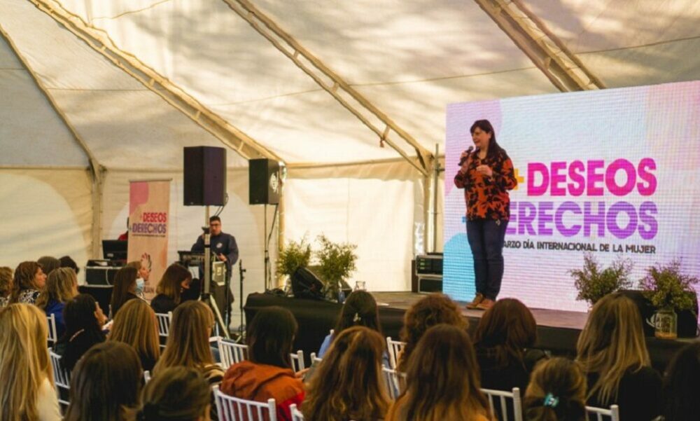 Desarrollo Humano realizó el Encuentro de Mujeres Sanjuaninas bajó el lema «+Deseos +Derechos». Desarrollo Humano realizó el Encuentro de Mujeres Sanjuaninas bajó el lema «+Deseos +Derechos».
