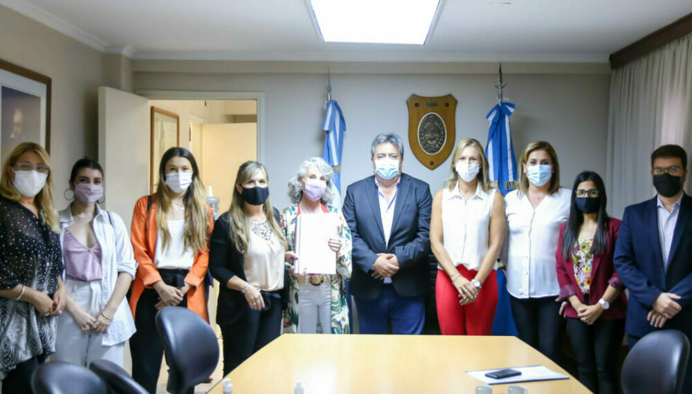 Entregaron la resolución de interés Provincial del “Primer Encuentro Nacional de Mujeres Mineras”. Entregaron la resolución de interés Provincial del “Primer Encuentro Nacional de Mujeres Mineras”.