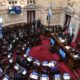 Senadores del FdT presentaron un proyecto para pagar deuda con dinero fugado.