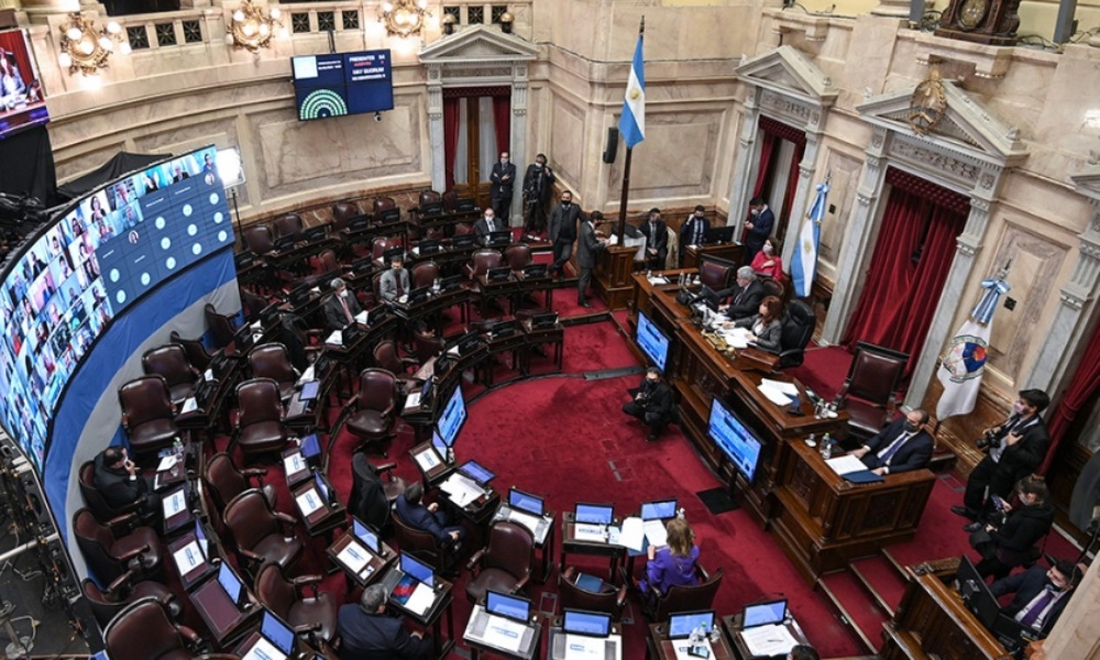 Senadores del FdT presentaron un proyecto para pagar deuda con dinero fugado. Senadores del FdT presentaron un proyecto para pagar deuda con dinero fugado.