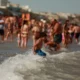 Temporada de verano récord: Más de 32 millones de turistas viajaron por Argentina generando un impacto económico de casi 0.000 millones.