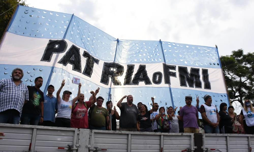 Organizaciones sociales se manifestaron en rechazo a la ley del acuerdo con el FMI. Organizaciones sociales se manifestaron en rechazo a la ley del acuerdo con el FMI.