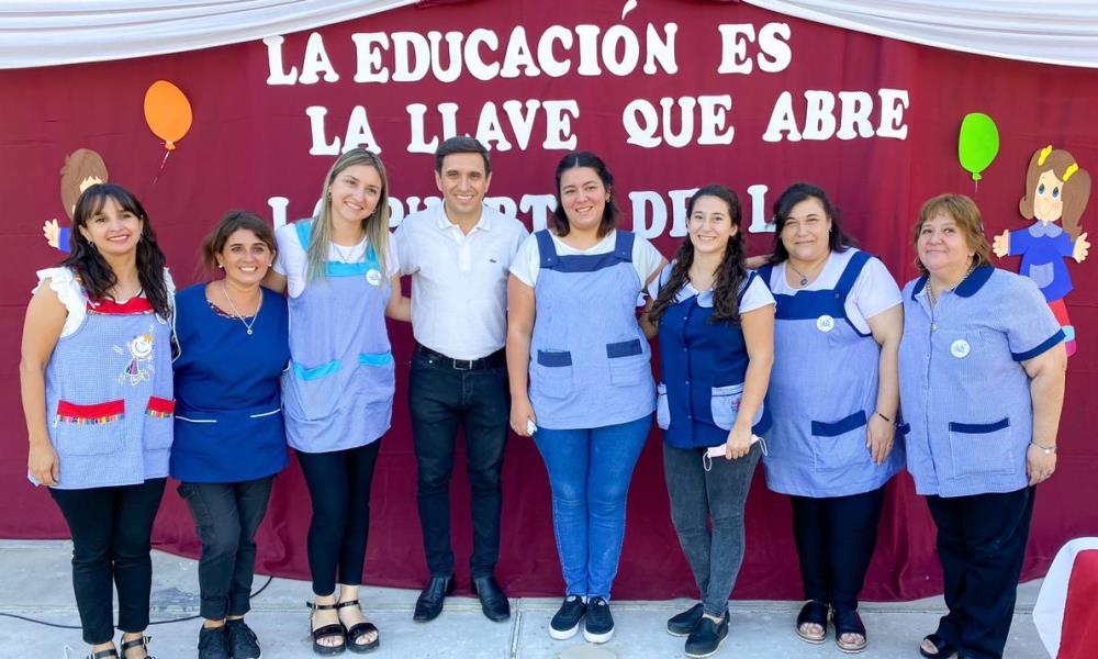 La histórica escuela Escuela Ernestina Echegaray de Andino, JINZ N°12, de San Martín reabrió sus puertas. La histórica escuela Escuela Ernestina Echegaray de Andino, JINZ N°12, de San Martín reabrió sus puertas.
