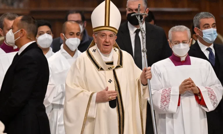 El Papa rechazó el «amor por las estadísticas» y pidió a los sacerdotes que se centren en las personas. El Papa rechazó el «amor por las estadísticas» y pidió a los sacerdotes que se centren en las personas.