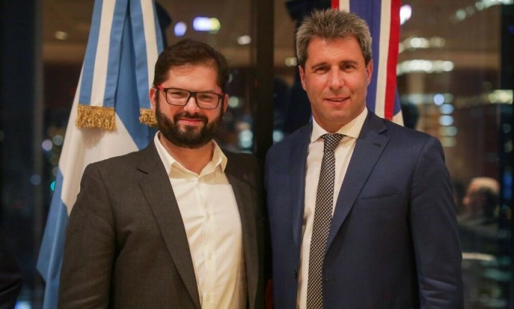 El gobernador Sergio Uñac participó del recibimiento del presidente chileno, Gabriel Boric. El gobernador Sergio Uñac participó del recibimiento del presidente chileno, Gabriel Boric.