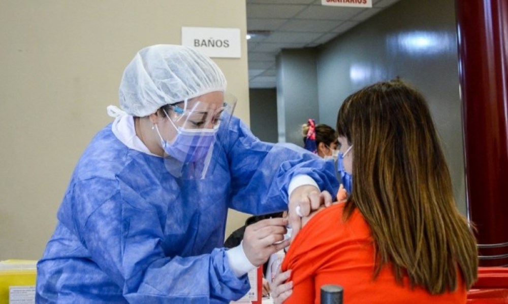 Se comenzará a colocar la antigripal a los mayores de 65 años, embarazadas y niños hasta 9 años con comorbilidades. Se comenzará a colocar la antigripal a los mayores de 65 años, embarazadas y niños hasta 9 años con comorbilidades.