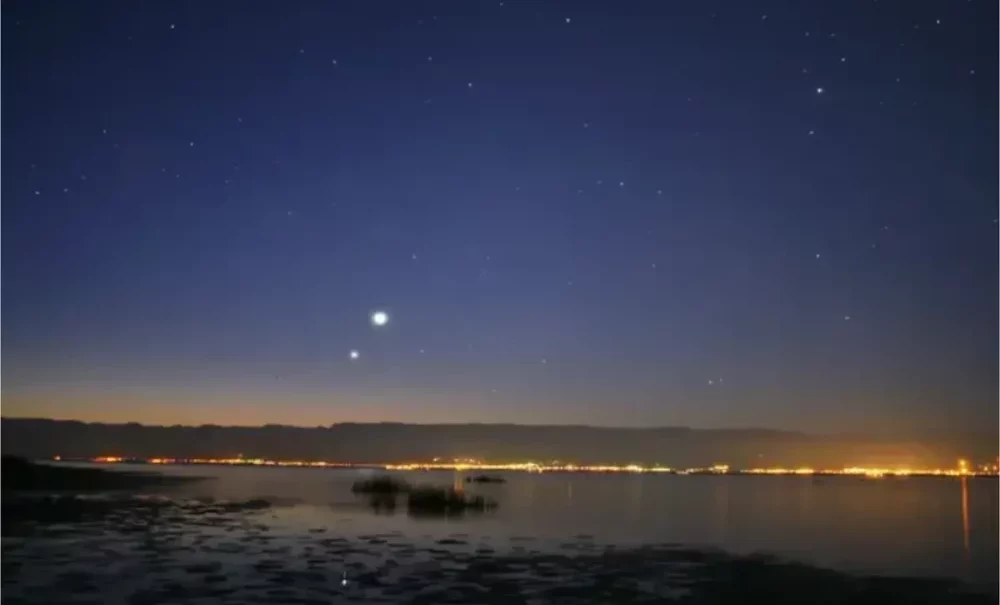 ¡A mirar el cielo! Cuatro planetas se alinean y ofrecen un espectáculo astronómico poco frecuente. ¡A mirar el cielo! Cuatro planetas se alinean y ofrecen un espectáculo astronómico poco frecuente.