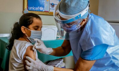La vacunación contra el coronavirus logró bajar del 3% al 0,3% la letalidad infantil.