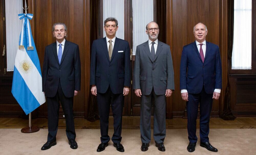 Juntos por el Cambio irá a la Comisión de Juicio Político en defensa de la Corte. Juntos por el Cambio irá a la Comisión de Juicio Político en defensa de la Corte.