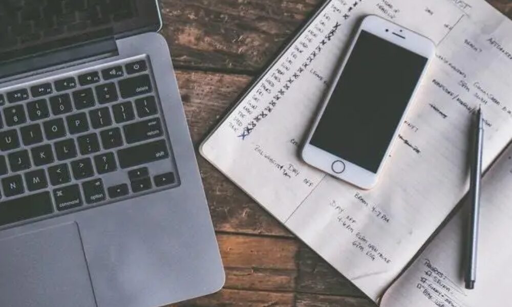 Hoy cumplimos un año informando, haciendo lo que amamos. Te queremos contar un poco de nosotros. Hoy cumplimos un año informando, haciendo lo que amamos. Te queremos contar un poco de nosotros.