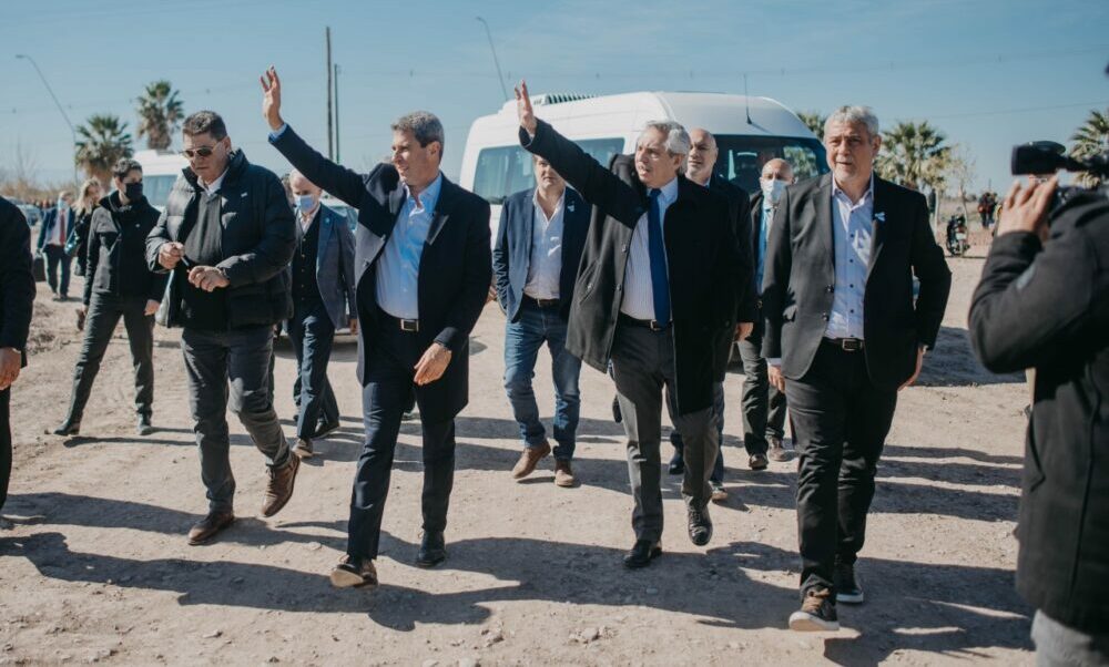 Sergio Uñac y Alberto Fernández visitaron la obra del barrio Las Pampas, en Pocito. Sergio Uñac y Alberto Fernández visitaron la obra del barrio Las Pampas, en Pocito.