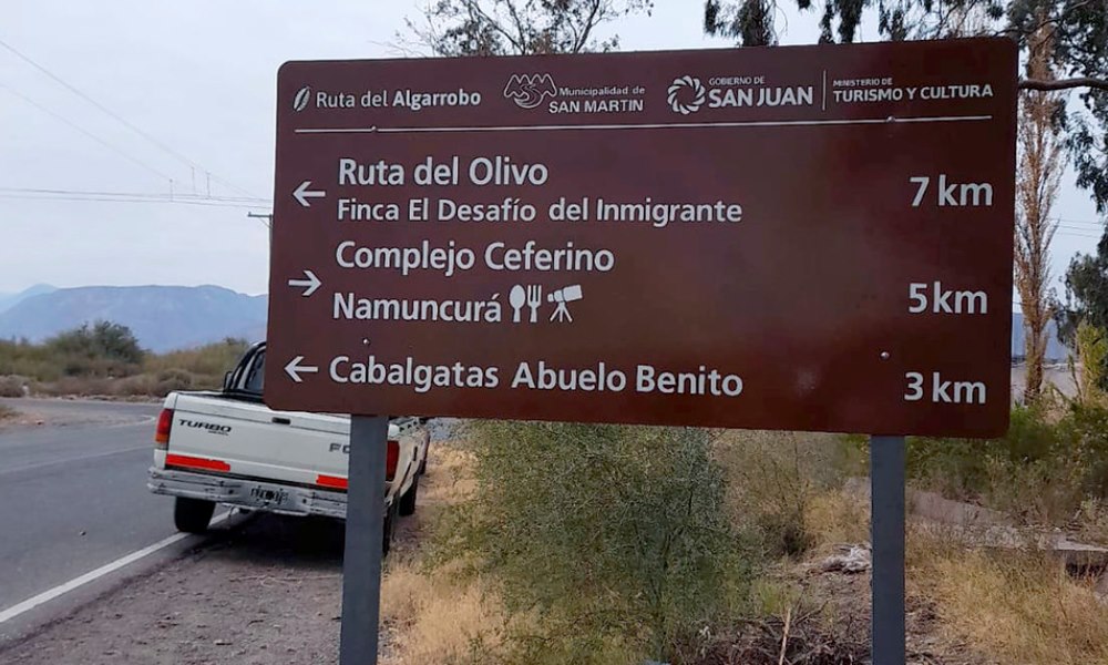 La Ruta del Algarrobo en San Martín cuenta con señaléctica turística. La Ruta del Algarrobo en San Martín cuenta con señaléctica turística.
