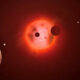 Astrónomos descubren dos exoplanetas rocosos alrededor de una estrella enana roja.