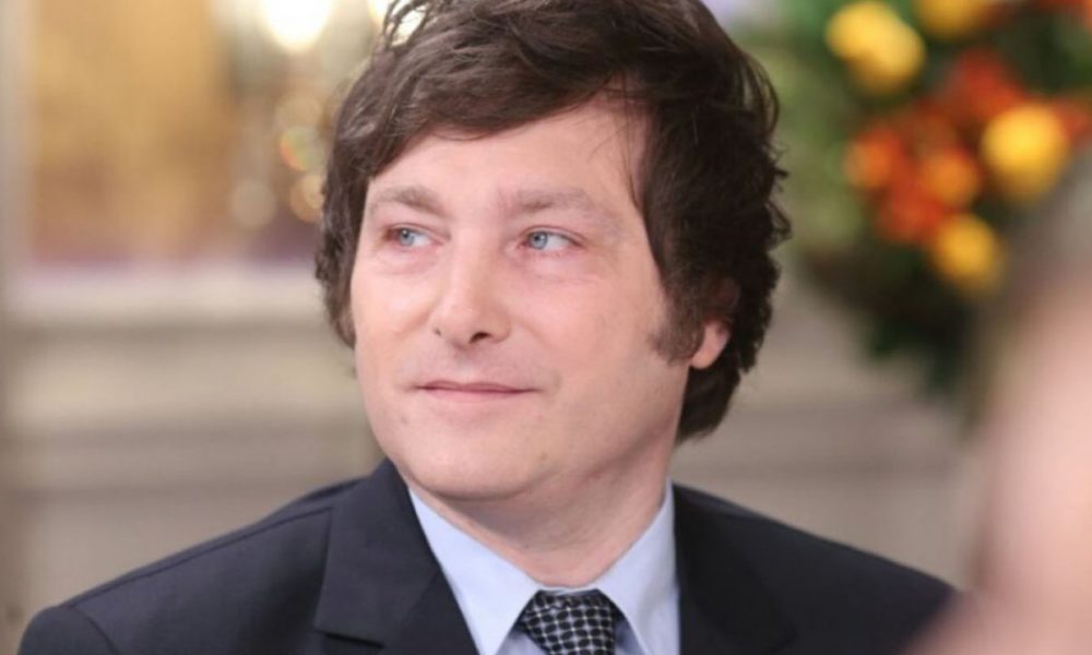 El giro de Javier Milei de cara al balotaje: propuso sumar a Patricia Bullrich y ofrecerle espacios a la izquierda. El giro de Javier Milei de cara al balotaje: propuso sumar a Patricia Bullrich y ofrecerle espacios a la izquierda.