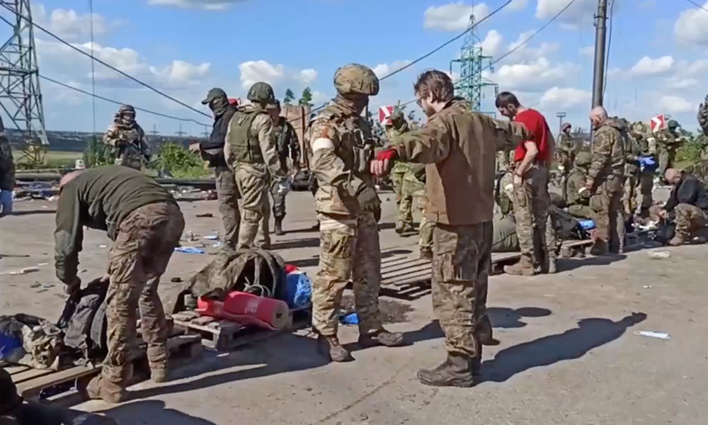 Rusia toma control total de Mariúpol: se rinden últimos 531 militantes de Azov.
