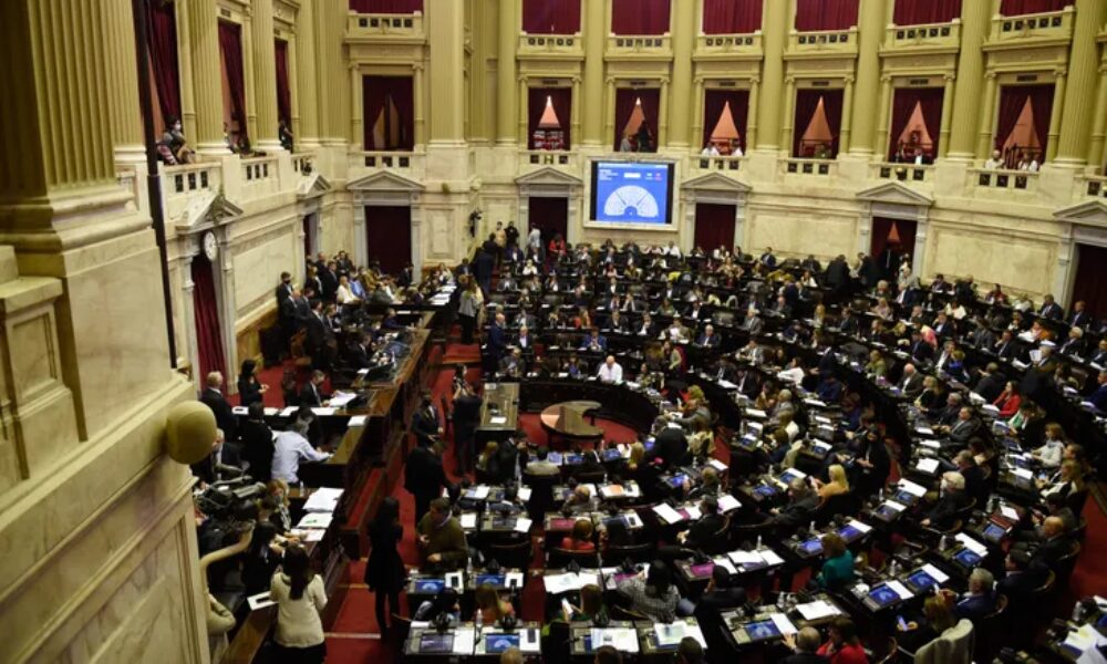 Hoy: el Senado debatirá el proyecto para pagarle al FMI con dinero fugado. Hoy: el Senado debatirá el proyecto para pagarle al FMI con dinero fugado.