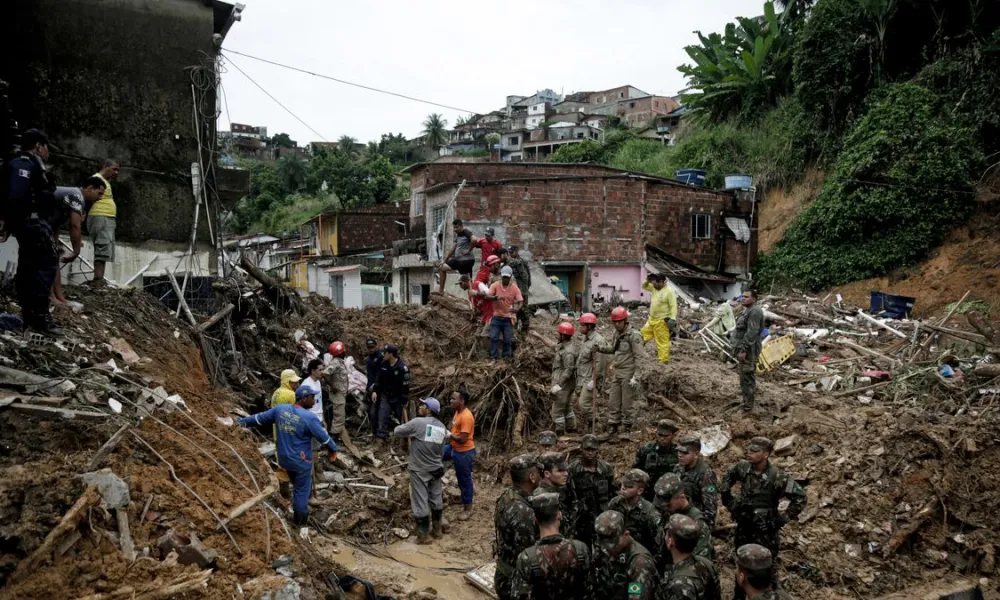 Fuerte temporal en Brasil: Lluvias, aludes e inundaciones dejan 56 muertos y 56 desaparecidos. Fuerte temporal en Brasil: Lluvias, aludes e inundaciones dejan 56 muertos y 56 desaparecidos.