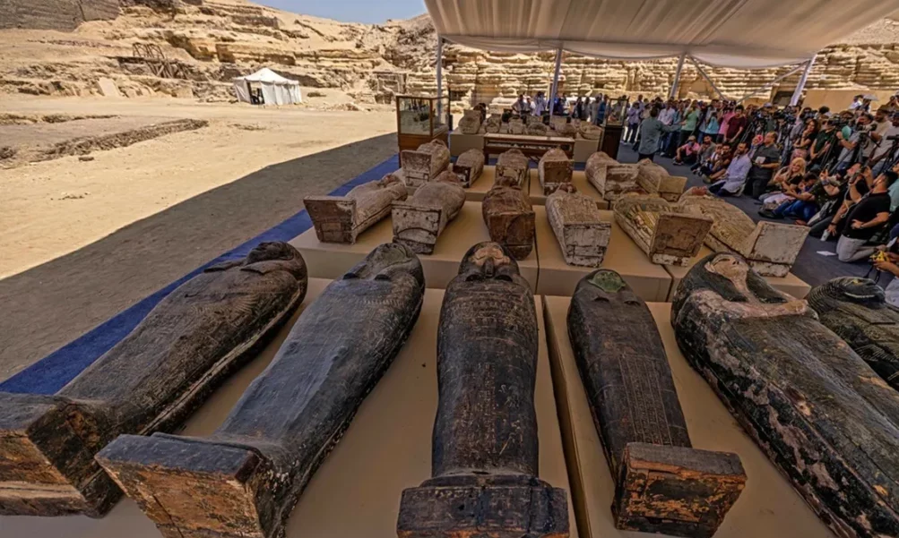 Egipto: Descubren 250 sarcófagos y 150 estatuas de bronce del siglo V antes de Cristo.  Egipto: Descubren 250 sarcófagos y 150 estatuas de bronce del siglo V antes de Cristo. 