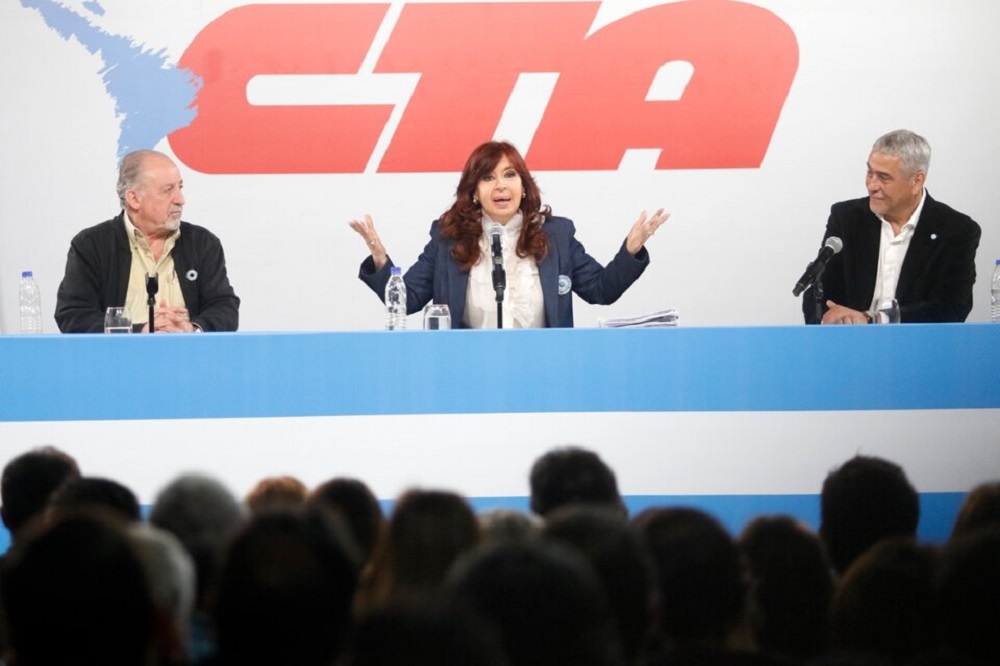 Cristina Kirchner habló del «endeudamiento criminal del macrismo» y del «festival de importaciones» Cristina Kirchner habló del «endeudamiento criminal del macrismo» y del «festival de importaciones»