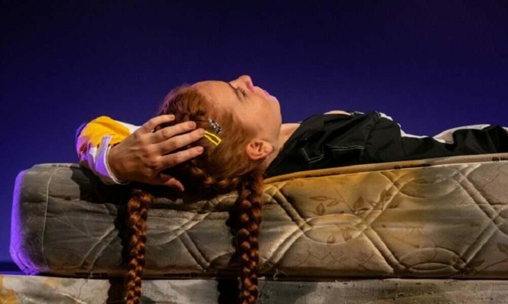 “Con todo el amor del mundo”, la propuesta teatral que habla sobre el apego emocional y la separación en una pareja. “Con todo el amor del mundo”, la propuesta teatral que habla sobre el apego emocional y la separación en una pareja.