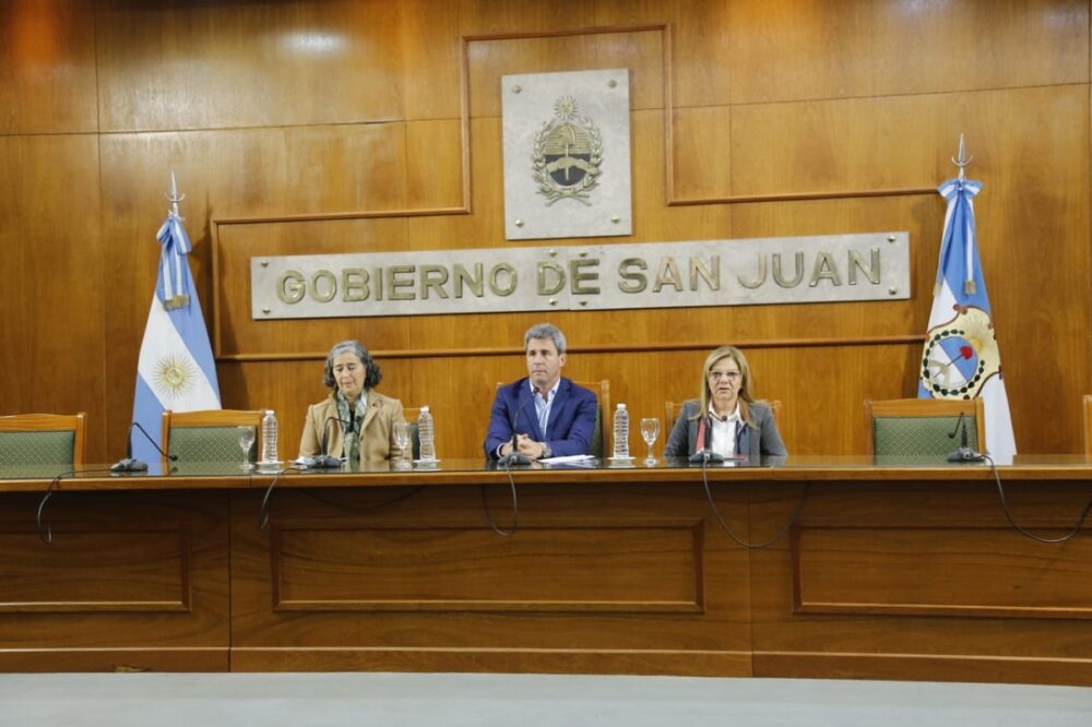 La ministra de Educación dijo: “Los docentes deben volver a las aulas desde el turno tarde de hoy” La ministra de Educación dijo: “Los docentes deben volver a las aulas desde el turno tarde de hoy”