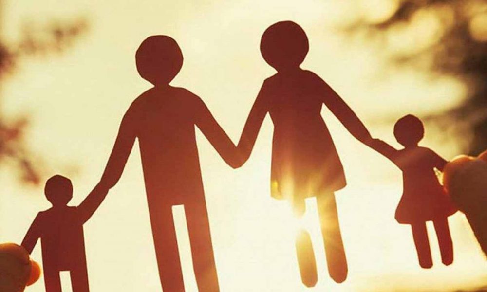 La Iglesia como familia. Desafío y consuelo La Iglesia como familia. Desafío y consuelo