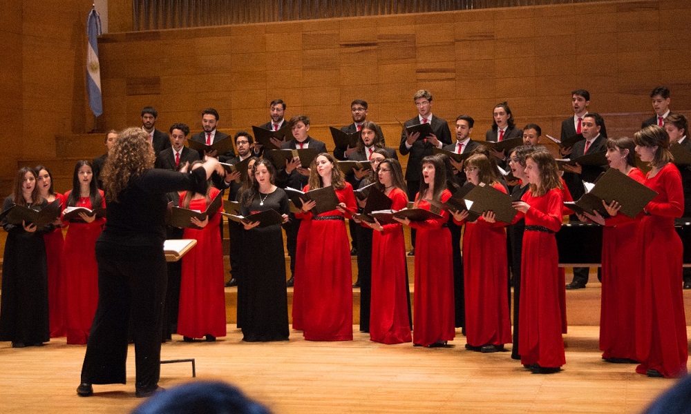 El coro de la UCCuyo le canta a San Juan e invitan a toda la comunidad a participar. El coro de la UCCuyo le canta a San Juan e invitan a toda la comunidad a participar.