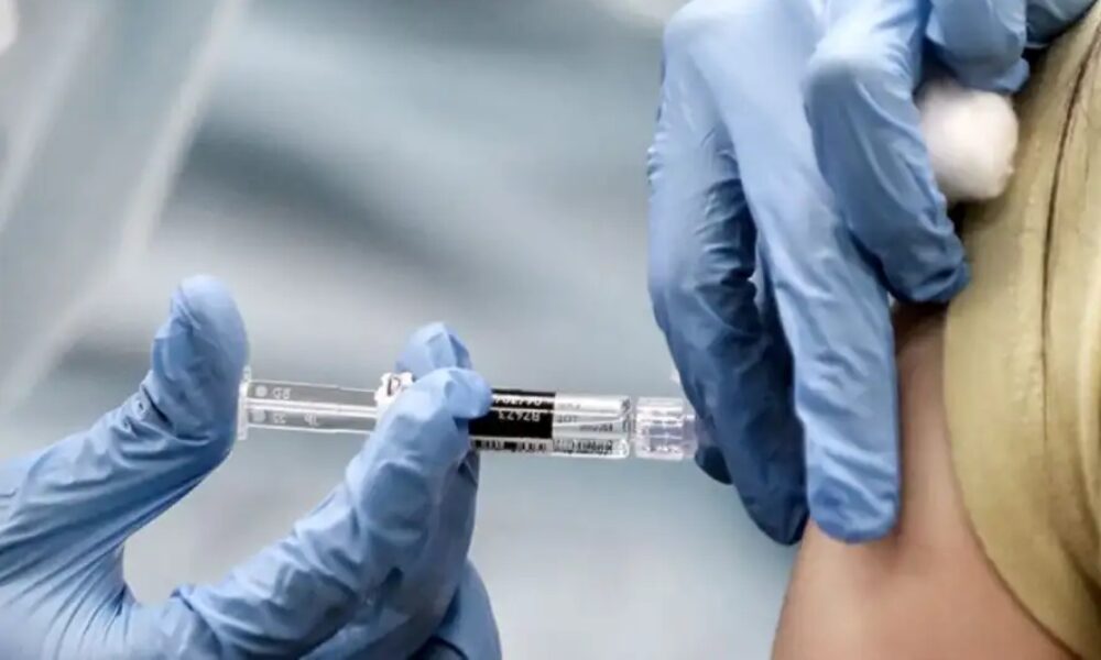 Dengue: en medio de la suba de casos, ANMAT evalúa probar una vacuna japonesa. Dengue: en medio de la suba de casos, ANMAT evalúa probar una vacuna japonesa.