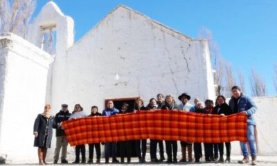 Emotiva ofrenda de tejedoras de Iglesia a la Capilla de Achango.
