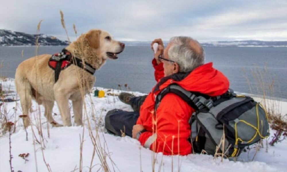 Un perro salvó a un esquiador enterrado bajo un metro y medio de nieve en Ushuaia. Un perro salvó a un esquiador enterrado bajo un metro y medio de nieve en Ushuaia.