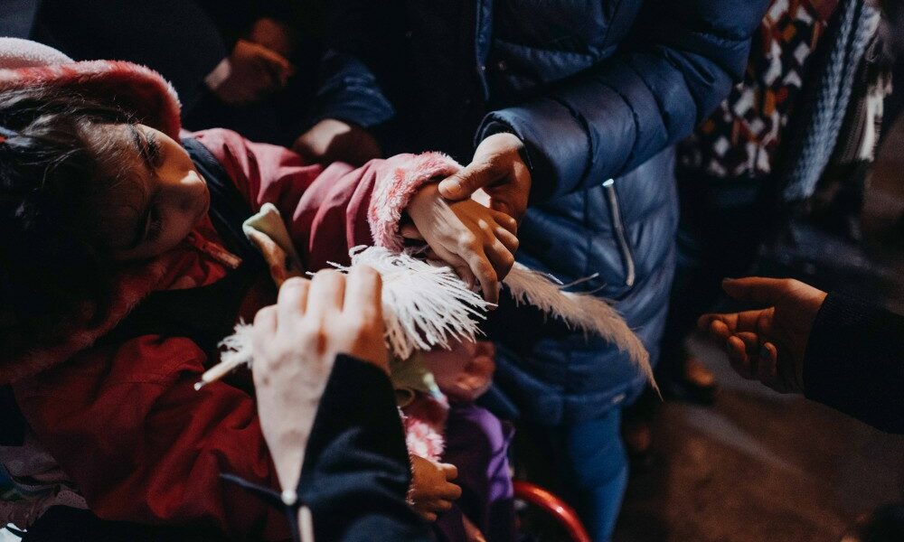 Personas con discapacidad disfrutaron una visita táctil personalizada en el TB. Personas con discapacidad disfrutaron una visita táctil personalizada en el TB.