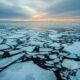 El Ártico se calienta cuatro veces más rápido que el resto del planeta debido al cambio climático.