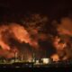 Cuba: Colapsó un segundo tanque petrolero y temen que el incendio se siga propagando.