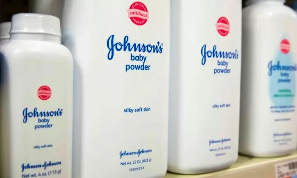Johnson & Johnson anunció que suspenderá la venta de su talco para bebés en todo el mundo. Johnson & Johnson anunció que suspenderá la venta de su talco para bebés en todo el mundo.