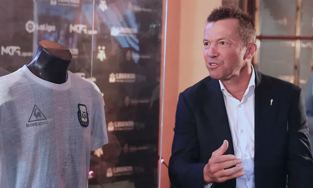 Matthaus entregó la camiseta que Maradona usó en la final de México ’86. Matthaus entregó la camiseta que Maradona usó en la final de México ’86.