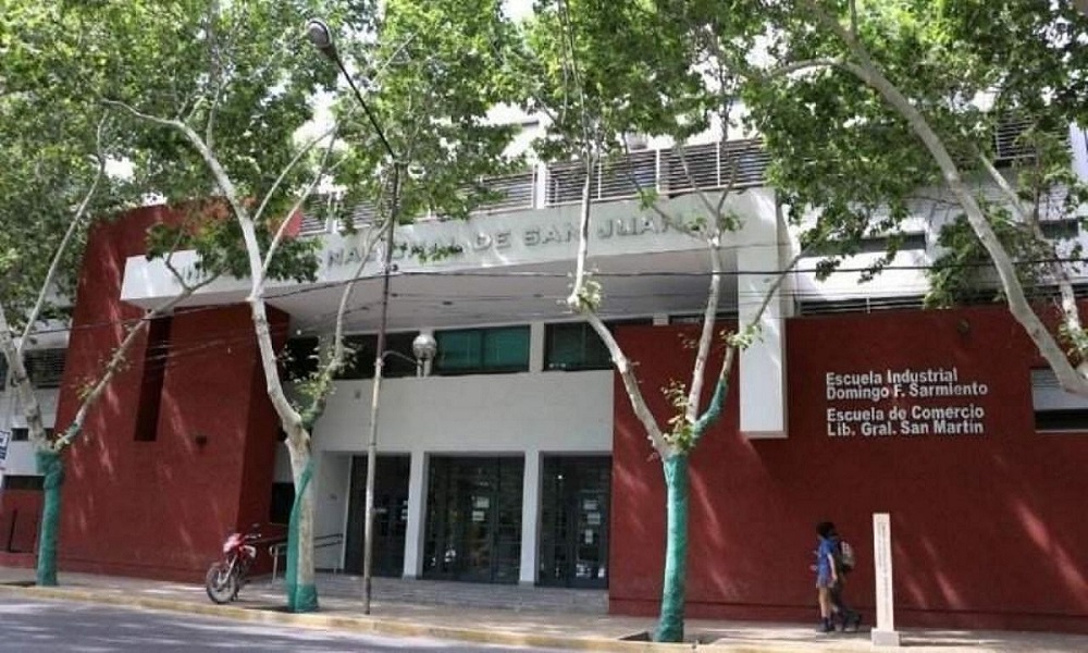Se suspenden las clases en la tarde de hoy en la Escuela Industrial Domingo Faustino Sarmiento. Se suspenden las clases en la tarde de hoy en la Escuela Industrial Domingo Faustino Sarmiento.