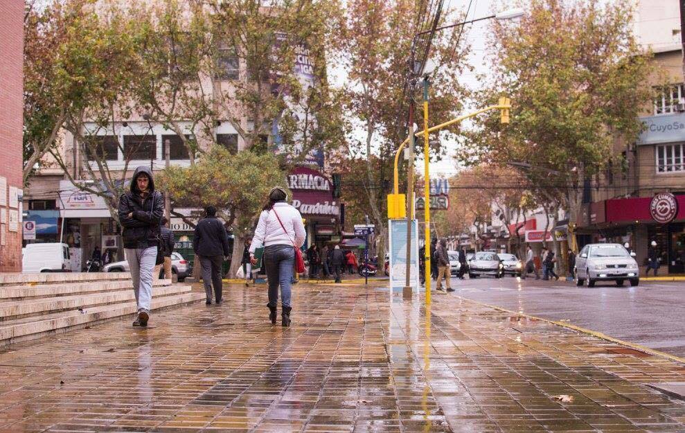 Una primavera fría y con tormentas ¿Cómo sigue el clima? Una primavera fría y con tormentas ¿Cómo sigue el clima?