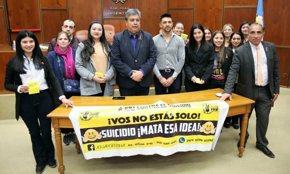 Dialogaron y reflexionaron sobre la problemática del suicidio en la Legislatura. Dialogaron y reflexionaron sobre la problemática del suicidio en la Legislatura.
