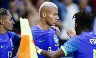 Lanzan un plátano a Richarlison durante el partido de Brasil – Túnez.
