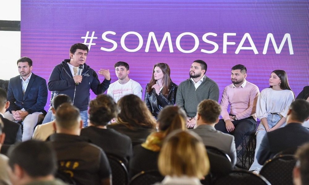 Fernando Espinoza encabezó el encuentro de la Federación Argentina de Municipios en Cuyo. Fernando Espinoza encabezó el encuentro de la Federación Argentina de Municipios en Cuyo.