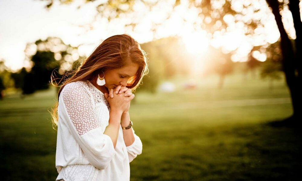 Un Dios que habla y escucha. Un Dios que habla y escucha.