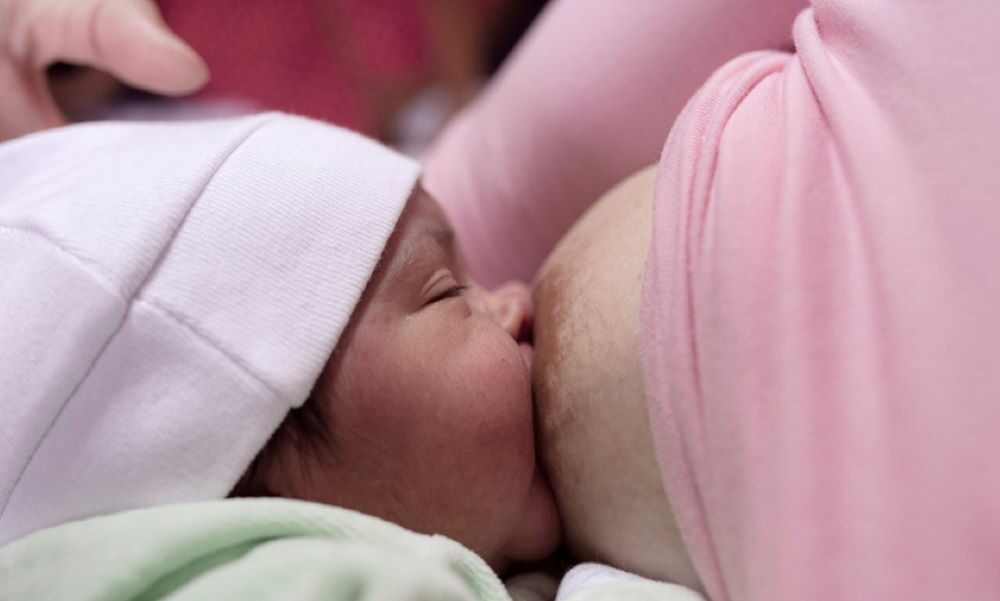 La leche materna de vacunadas contra el Covid transfiere inmunidad a bebés. La leche materna de vacunadas contra el Covid transfiere inmunidad a bebés.