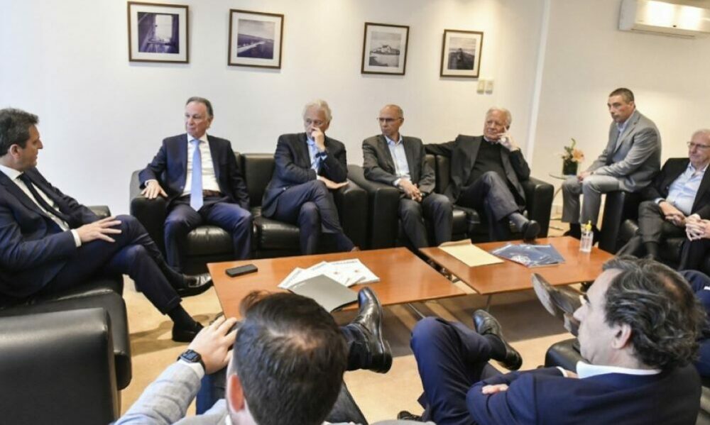 Massa confirmó a empresas de la construcción que habrá definiciones sobre el acceso a divisas. Massa confirmó a empresas de la construcción que habrá definiciones sobre el acceso a divisas.
