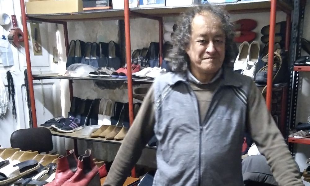 Zapatero a su zapato: Walter, el artesano que los arregla y confecciona  desde hace 32 años. - Ahora San Juan